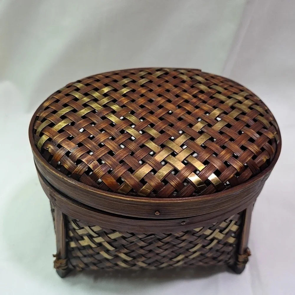 VTG Woven Lidded Oval Basket Box Container 6 X 5 X 4